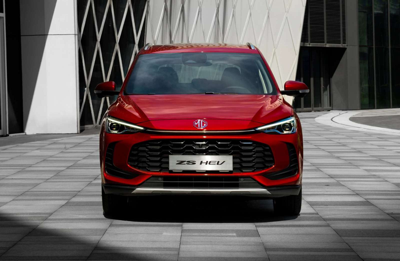 Ντεμπούτο με 197 άλογα για το νέο MG ZS Max Hybrid+